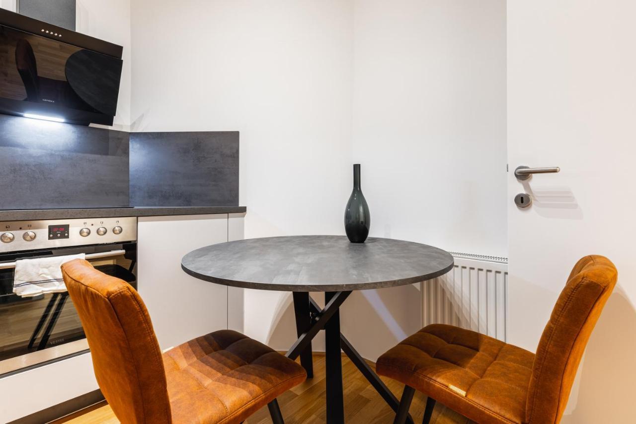 Trendy Apt With - Smart Tv, Coffee Machine In Meidling Вена Экстерьер фото